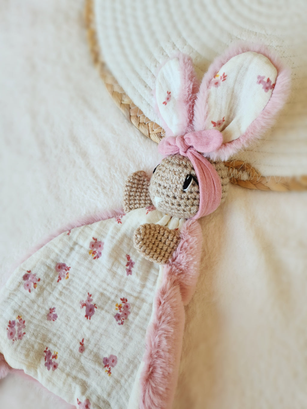 En STOCK Doudou Caresse Gabin le Lapin collection Lilou