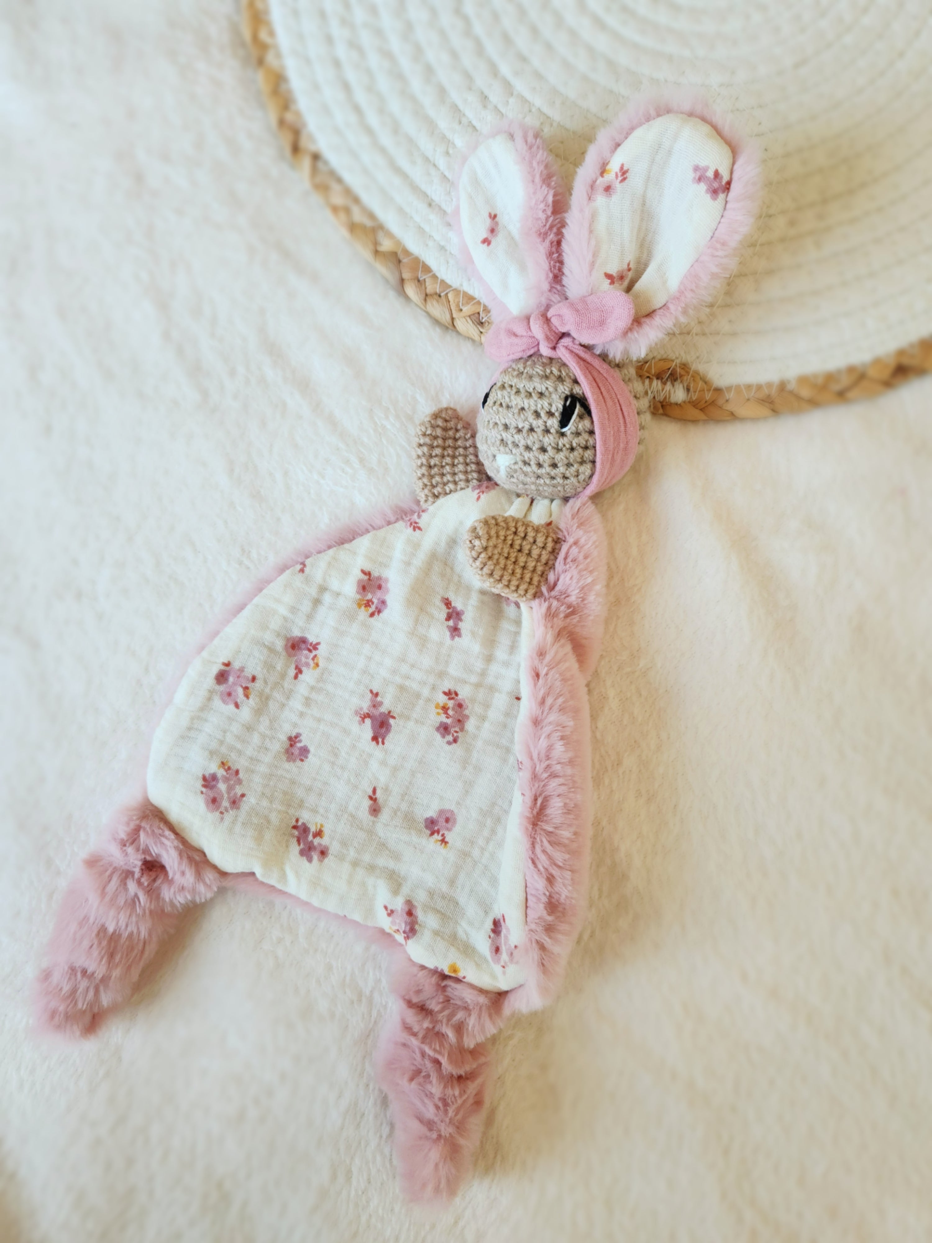 En STOCK Doudou Caresse Gabin le Lapin collection Lilou